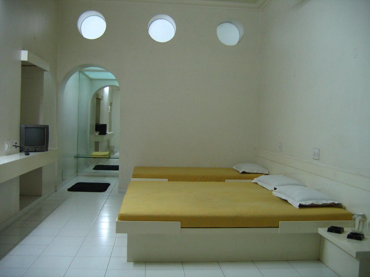 Hotel Plaza -Booking For Foreign Tourist- Jalgaon ภายนอก รูปภาพ